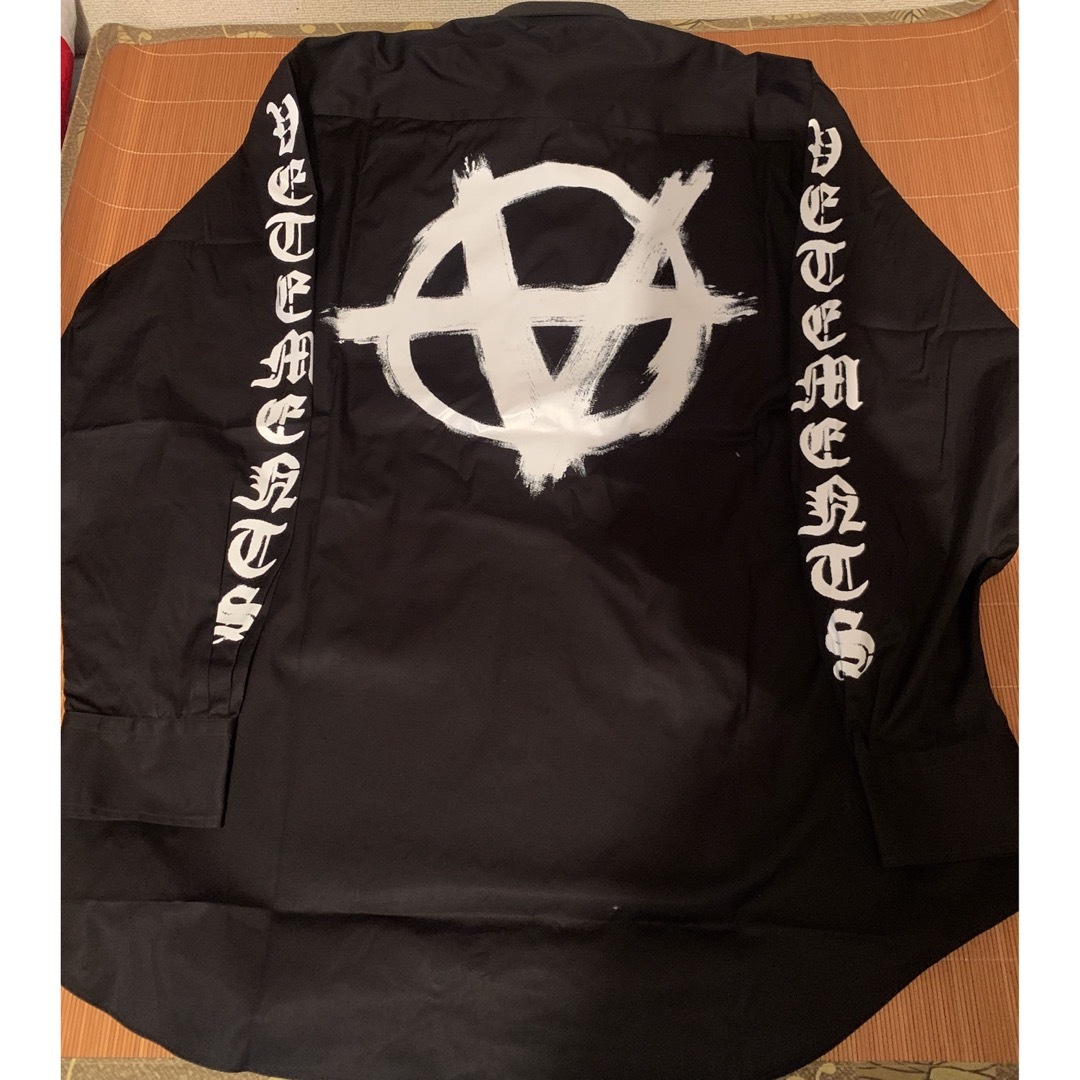 VETEMENTS - VETEMENTS ヴェトモン ロゴシャツの通販 by JaYwU VETEMENTS - VETEMENTS ヴェトモン ロゴシャツの通販 by JaYwU