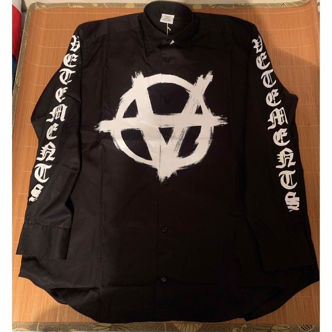 VETEMENTS - VETEMENTS ヴェトモン ロゴシャツの通販 by JaYwU VETEMENTS - VETEMENTS ヴェトモン ロゴシャツの通販 by JaYwU