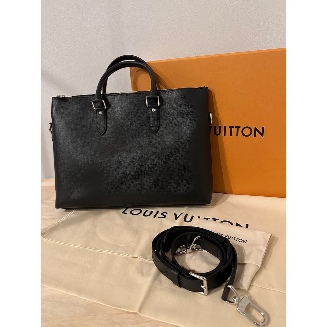 LOUIS VUITTON(ルイヴィトン)の新品未使用ルイヴィトン タイガ ショルダーバッグ アントン・ブリーフケース メンズのバッグ(ビジネスバッグ)の商品写真
