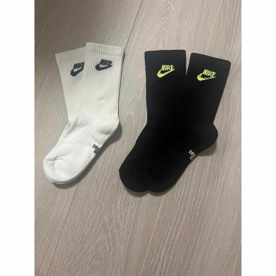 NIKE(ナイキ)の(ふかちぃ様専用)NIKE 靴下　21〜23㎝(S)2点セット レディースのレッグウェア(ソックス)の商品写真