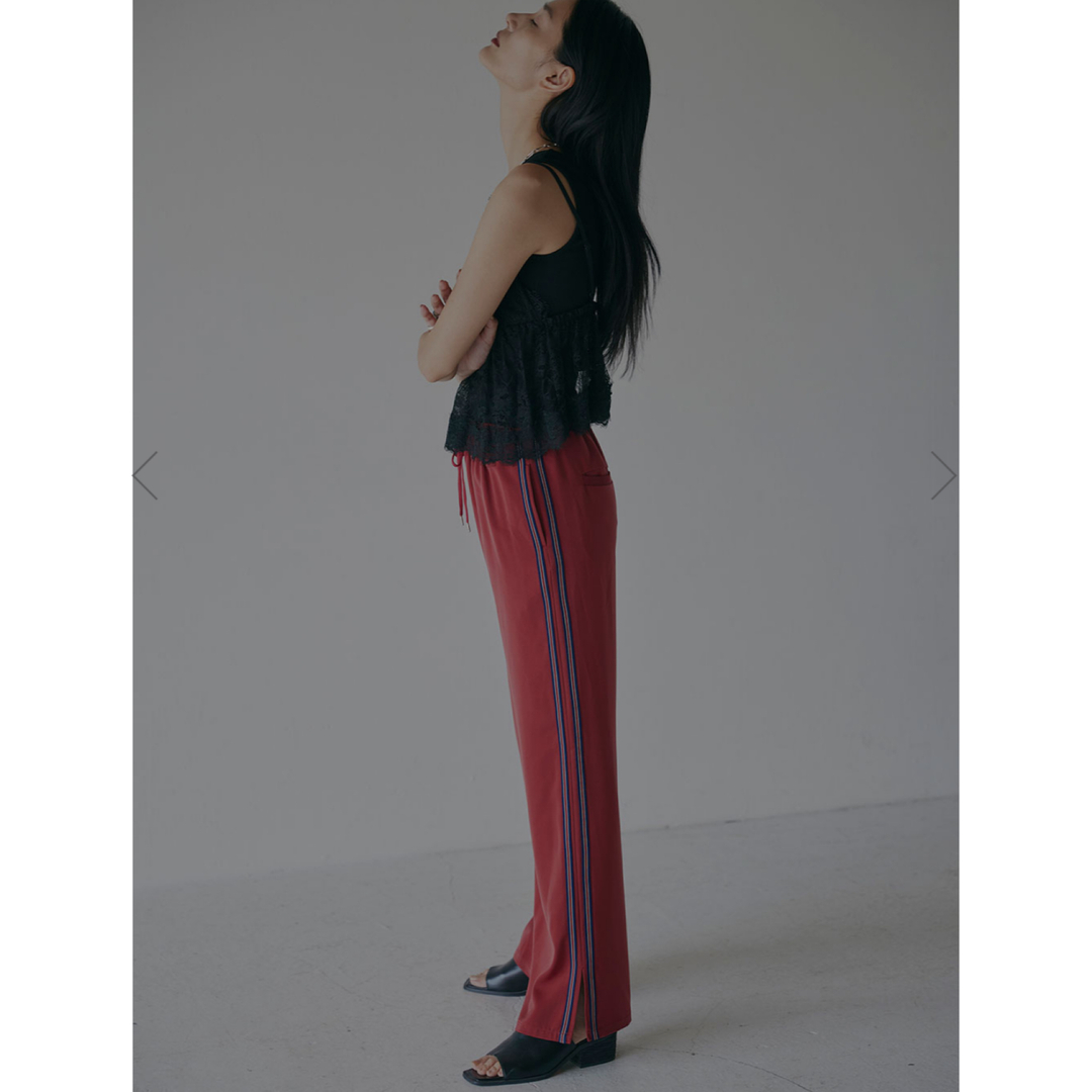 Ameri VINTAGE(アメリヴィンテージ)の新品タグ付き⭐︎ AMERI ⭐︎SIDE LINE FLARE PANTS レディースのパンツ(カジュアルパンツ)の商品写真