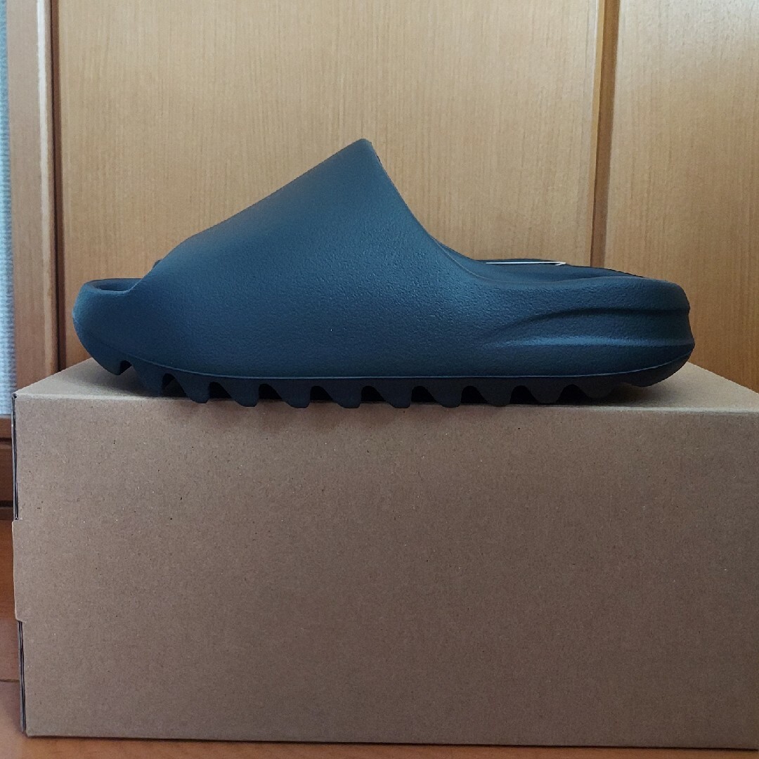 サンダルadidas　YEEZY SLIDE