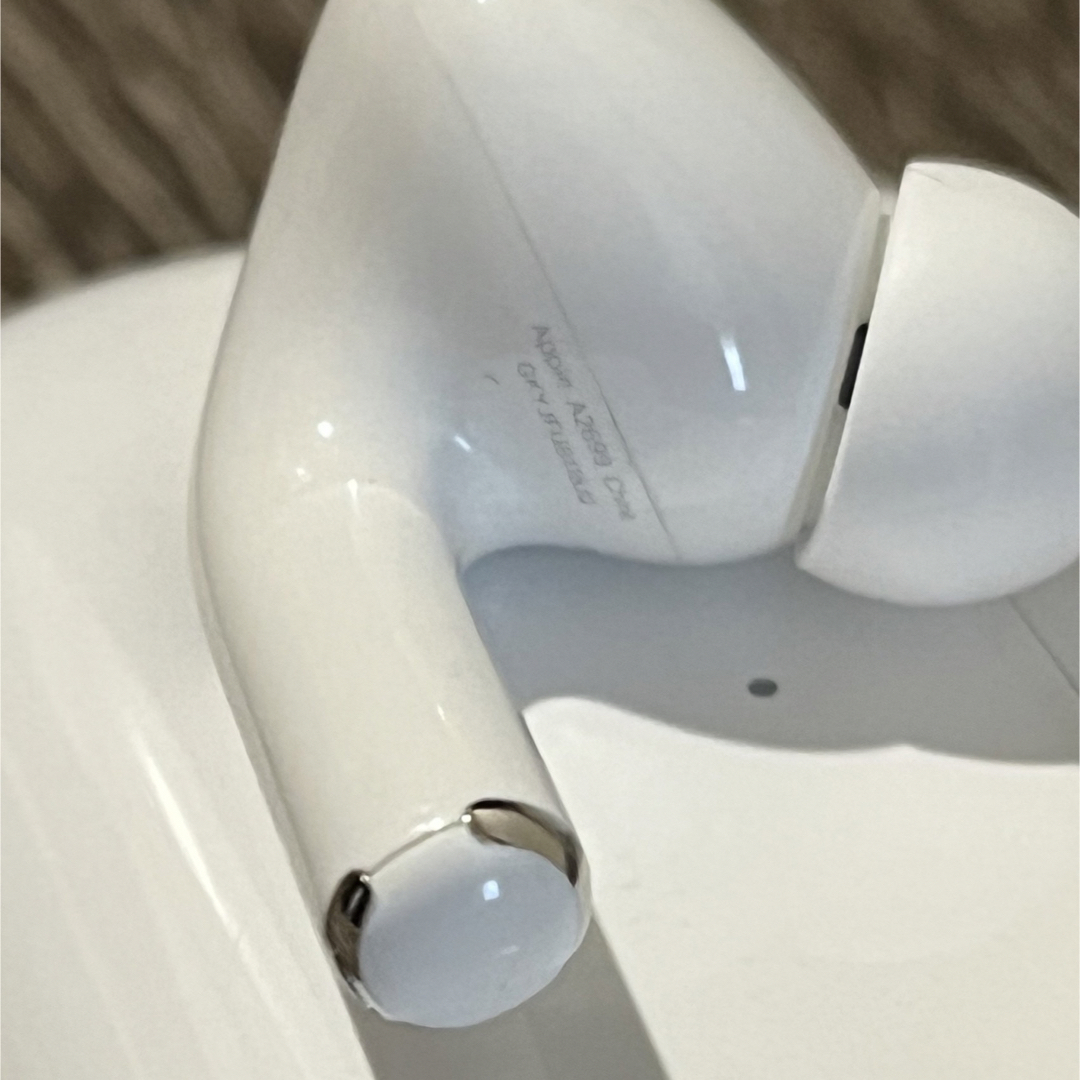 Apple(アップル)のAirPods Pro 第二世代 スマホ/家電/カメラのオーディオ機器(ヘッドフォン/イヤフォン)の商品写真