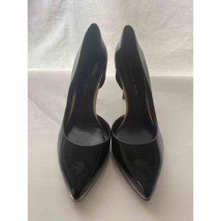 Charles and keith エナメルパンプス