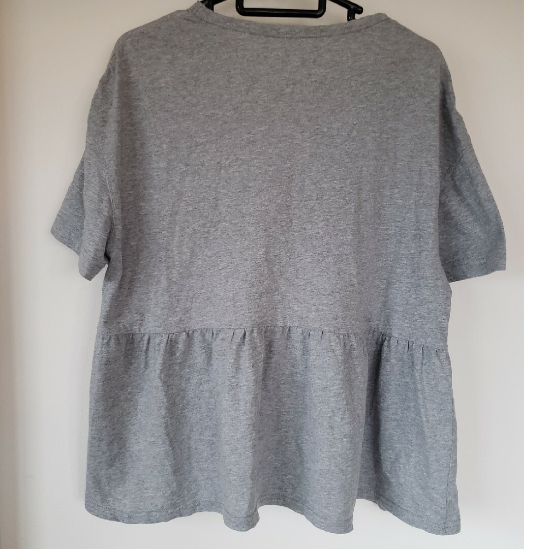 MOGA(モガ)の値下げ　モガ　グレー　ペプラム　Tシャツ　半袖　日本製 レディースのトップス(Tシャツ(半袖/袖なし))の商品写真