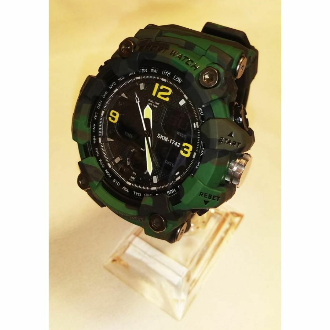 SKMEI 1742 スポーツウォッチ（迷彩タイプ、グリーン） メンズの時計(腕時計(デジタル))の商品写真