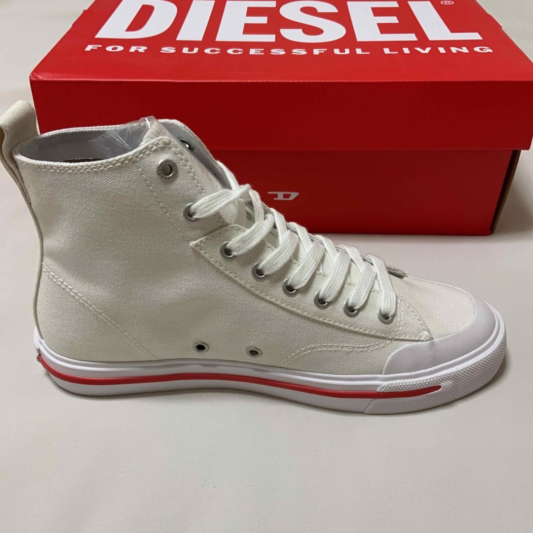 DIESEL(ディーゼル)の洗練されたデザイン　DIESEL　S-Athos Mid　ホワイト　25.5cm メンズの靴/シューズ(スニーカー)の商品写真