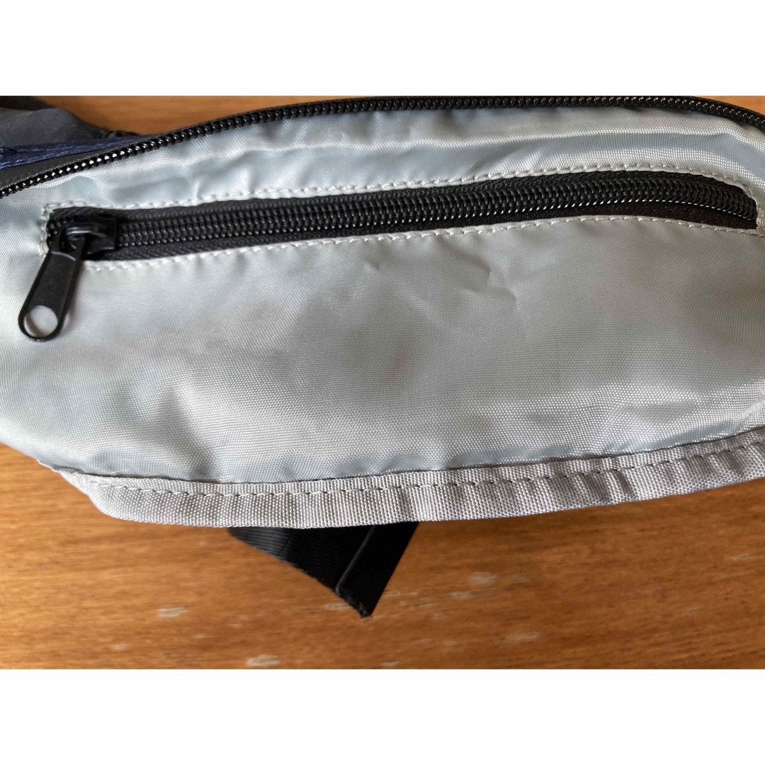 KiU(キウ)の美品キウ Kiu ✖️ディズニーk84 Water Proof Body Bag レディースのバッグ(ボディバッグ/ウエストポーチ)の商品写真