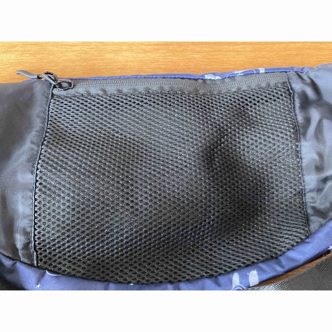 KiU(キウ)の美品キウ Kiu ✖️ディズニーk84 Water Proof Body Bag レディースのバッグ(ボディバッグ/ウエストポーチ)の商品写真