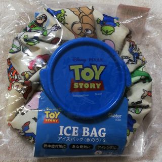 ディズニー(Disney)の新品　トイストーリー柄　氷のうSサイズ(日用品/生活雑貨)