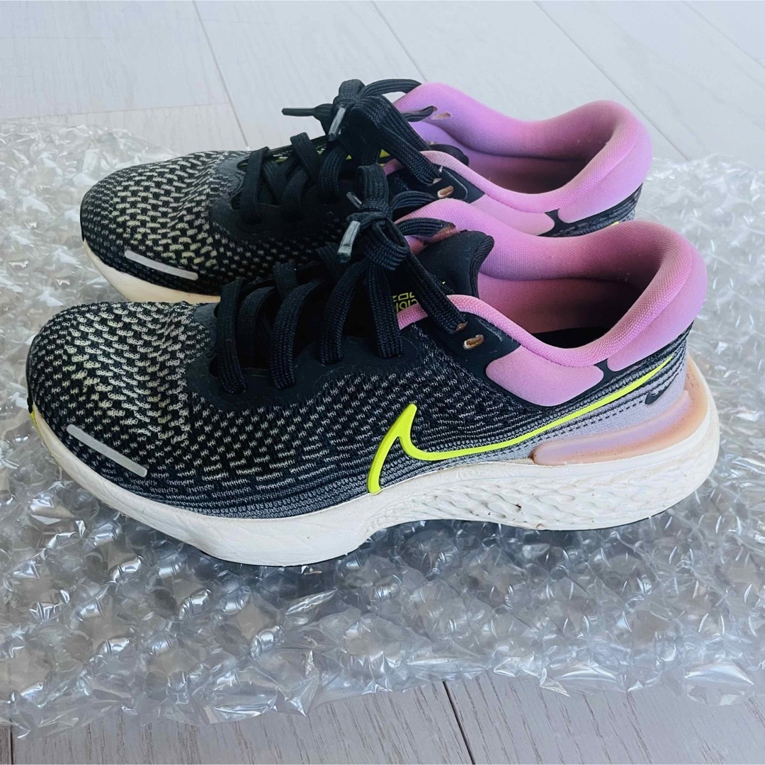 NIKE(ナイキ)のNIKE☆ レディース ZOOMX 24cm 〜ブラック×ピンク〜 レディースの靴/シューズ(スニーカー)の商品写真