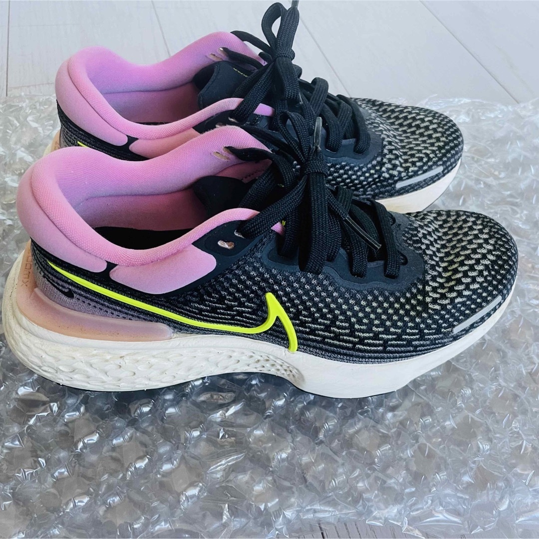 NIKE(ナイキ)のNIKE☆ レディース ZOOMX 24cm 〜ブラック×ピンク〜 レディースの靴/シューズ(スニーカー)の商品写真