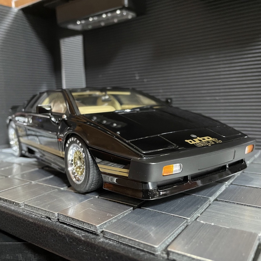 AUTOart - 絶版未展示品 オートアート 1/18 ロータス エスプリ ターボ