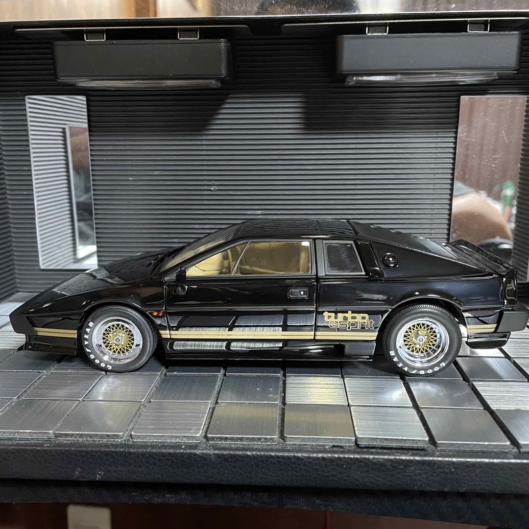 絶版未展示品 オートアート 1/18 ロータス エスプリ ターボ S2
