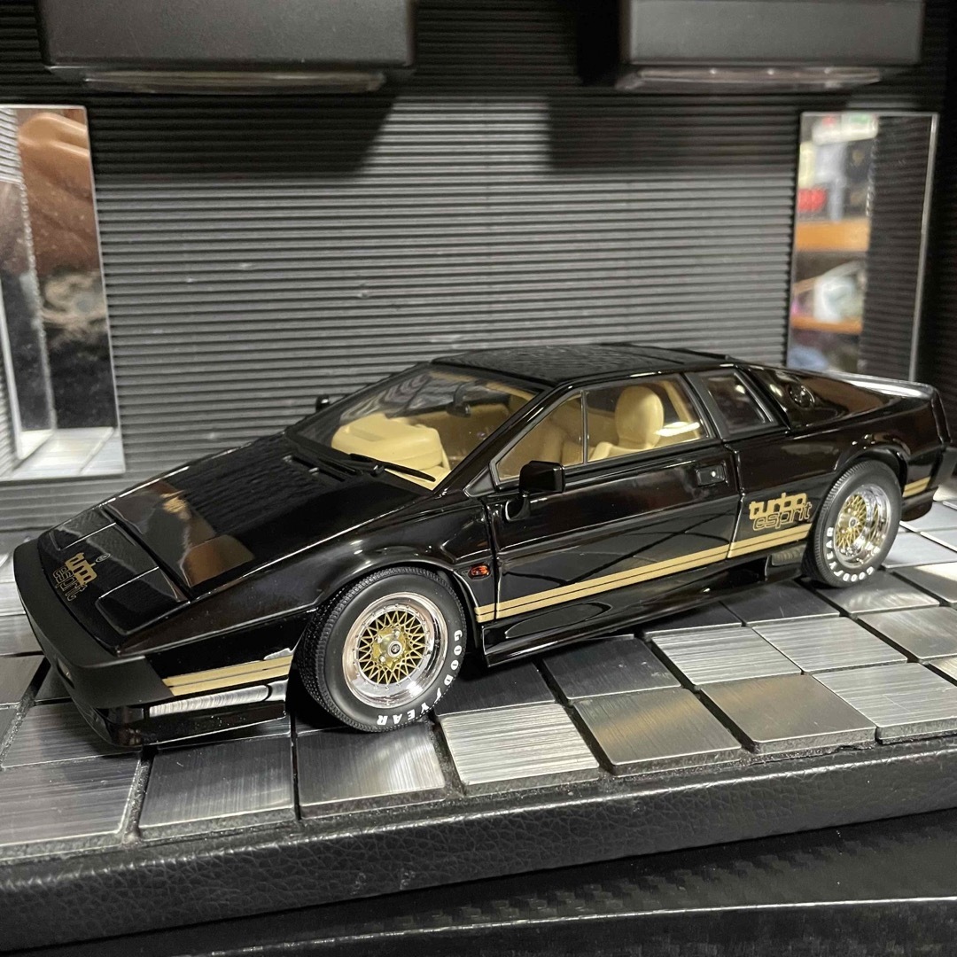 ミニカー絶版未展示品 オートアート 1/18 ロータス エスプリ ターボ S2 ブラック