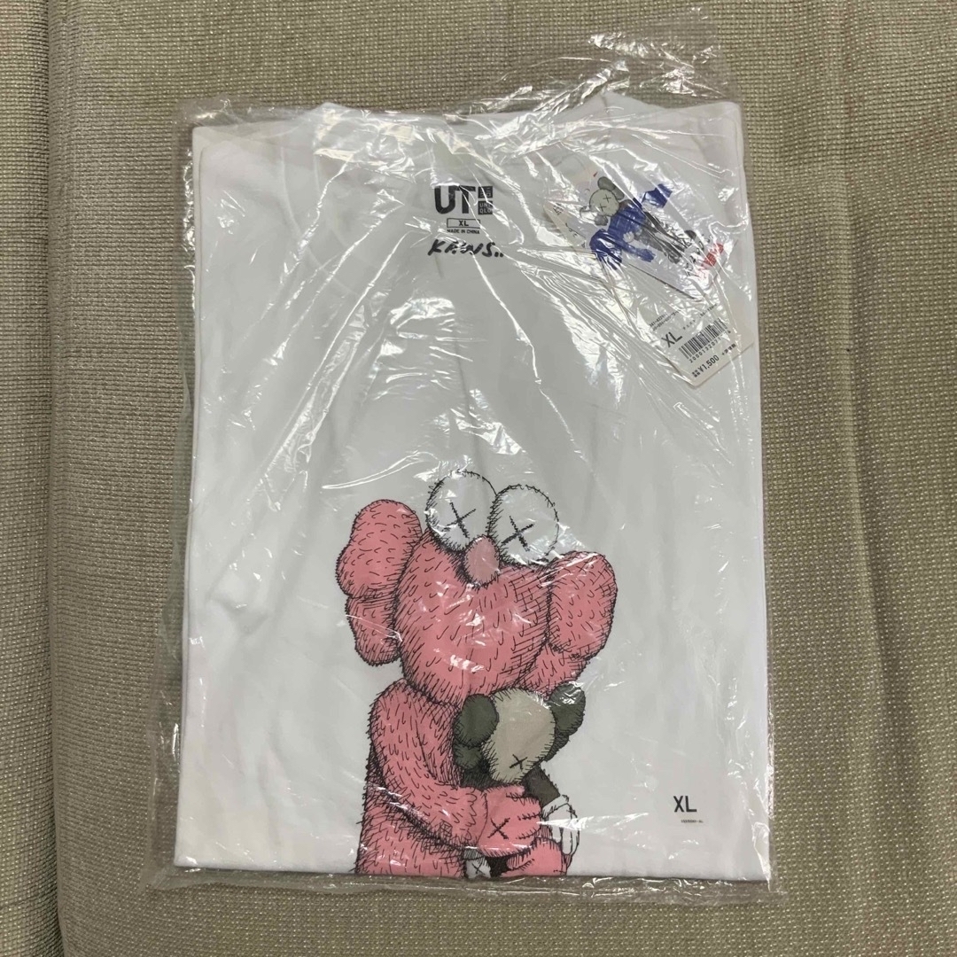 UNIQLO(ユニクロ)の新品未使用　UNIQLO × KAWS  Tシャツ XL  2点 メンズのトップス(Tシャツ/カットソー(半袖/袖なし))の商品写真