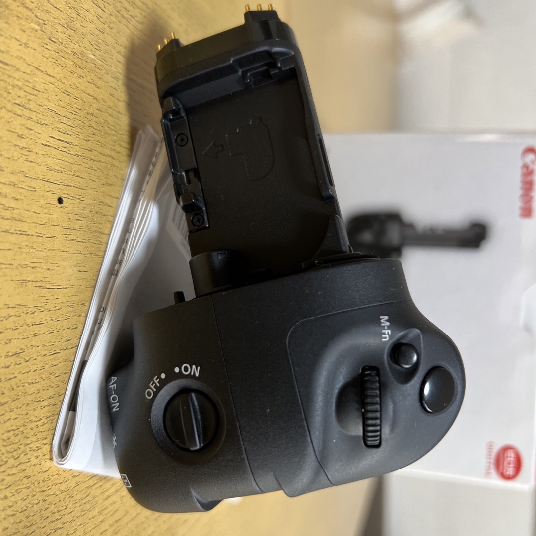 Canon(キヤノン)のキャノン　5D mark4 バッテリーグリップ　BG-E20 スマホ/家電/カメラのカメラ(デジタル一眼)の商品写真