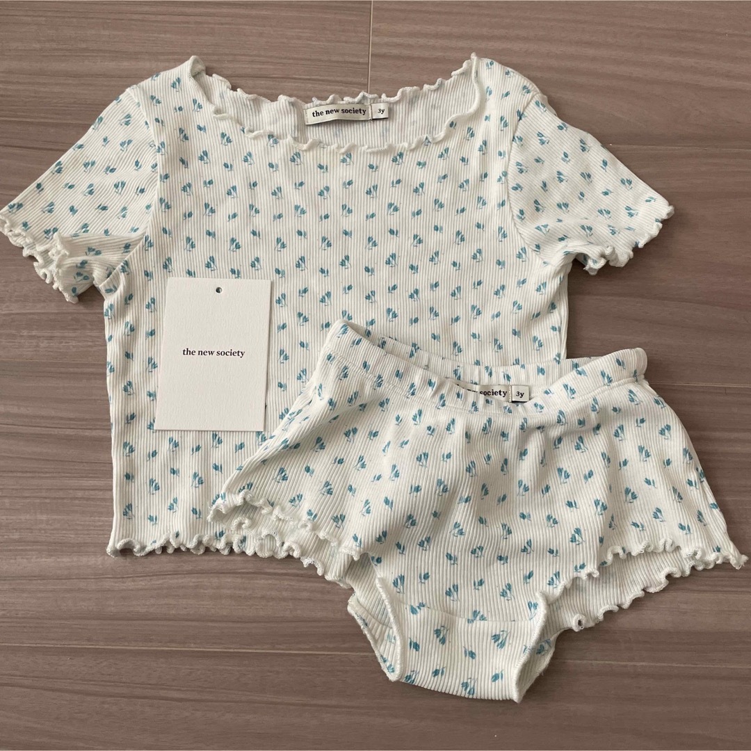 Caramel baby&child (キャラメルベビー&チャイルド)のthe new society セットアップ キッズ/ベビー/マタニティのキッズ服女の子用(90cm~)(Tシャツ/カットソー)の商品写真