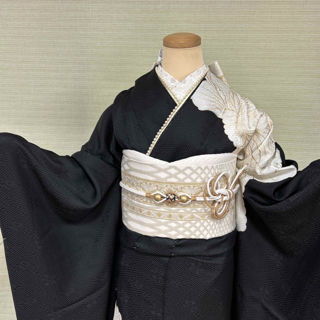黒地　シックな大輪牡丹の振袖フルセット レディースの水着/浴衣(振袖)の商品写真