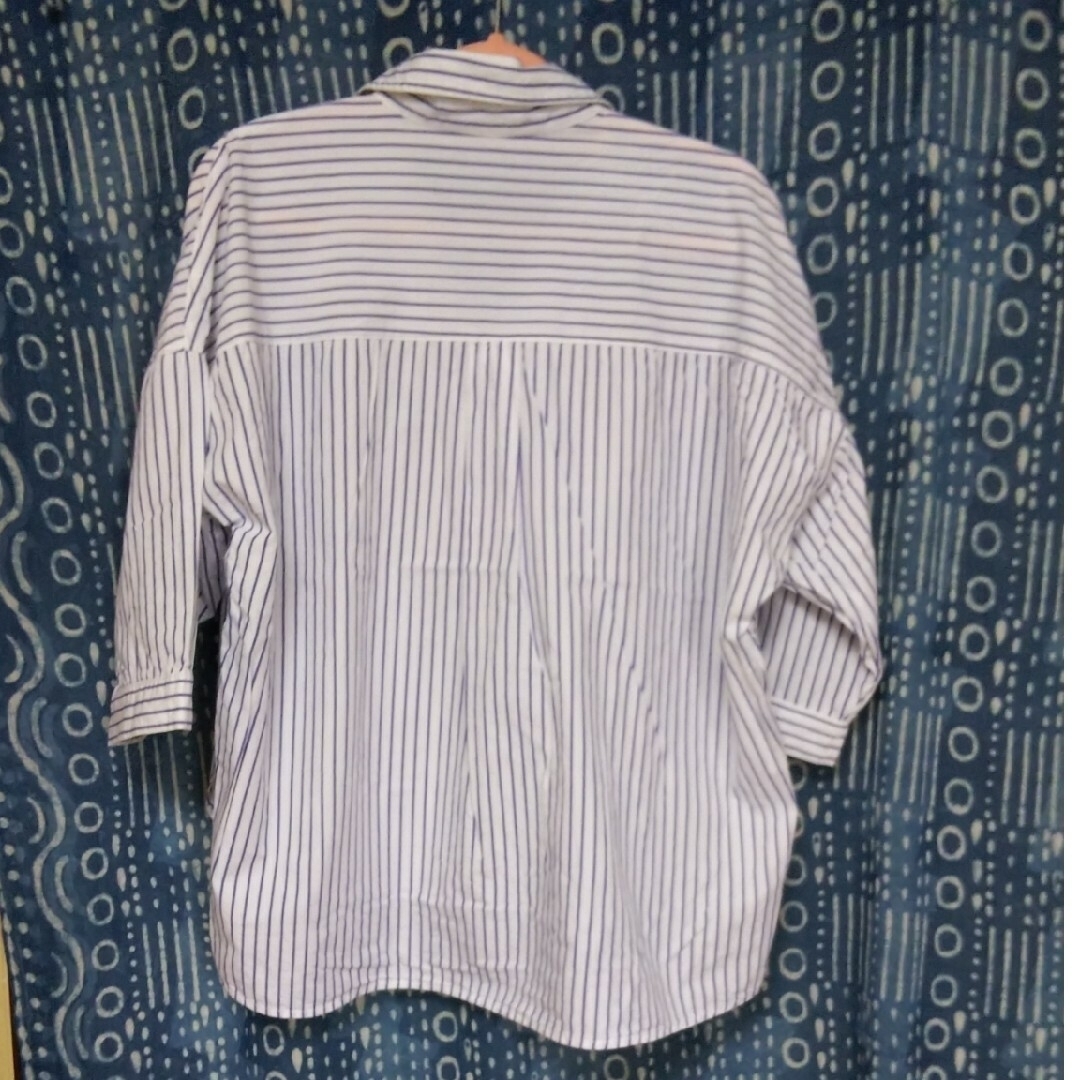 ZARA(ザラ)のZARA 青ストライプシャツ レディースのトップス(Tシャツ(半袖/袖なし))の商品写真