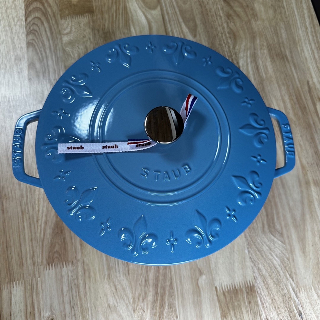 新品 ラスト1点staub ストウブ フルールドリス ココット サックス