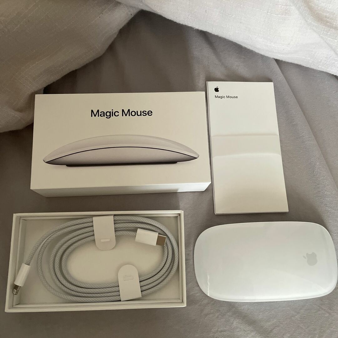 Apple(アップル)のMagic Mouse スマホ/家電/カメラのPC/タブレット(PC周辺機器)の商品写真