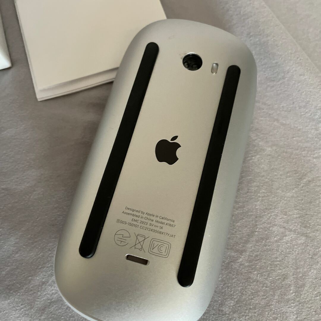 Apple(アップル)のMagic Mouse スマホ/家電/カメラのPC/タブレット(PC周辺機器)の商品写真