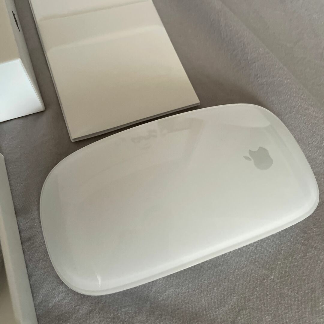 Apple(アップル)のMagic Mouse スマホ/家電/カメラのPC/タブレット(PC周辺機器)の商品写真