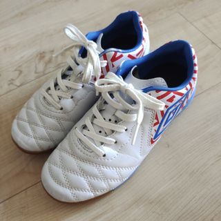 アンブロ(UMBRO)のumbro　ﾌｯﾄｻﾙｼｭｰｽﾞ　21.5(シューズ)