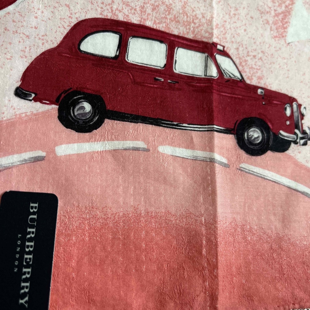 BURBERRY(バーバリー)の#バーバリー#超大判ハンカチ#オレンジ地にタクシーとバッグ柄#綿100% レディースのファッション小物(ハンカチ)の商品写真