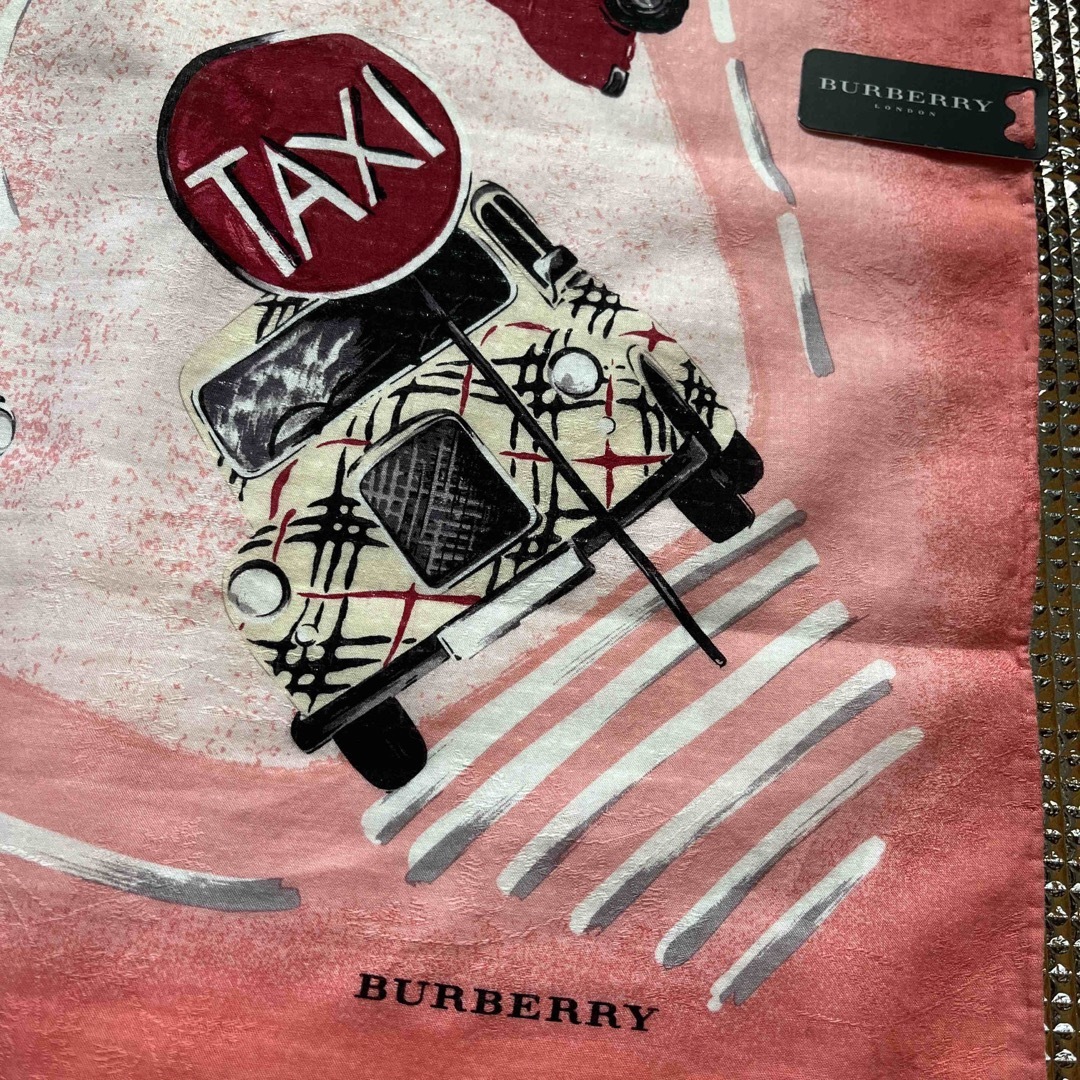 BURBERRY(バーバリー)の#バーバリー#超大判ハンカチ#オレンジ地にタクシーとバッグ柄#綿100% レディースのファッション小物(ハンカチ)の商品写真