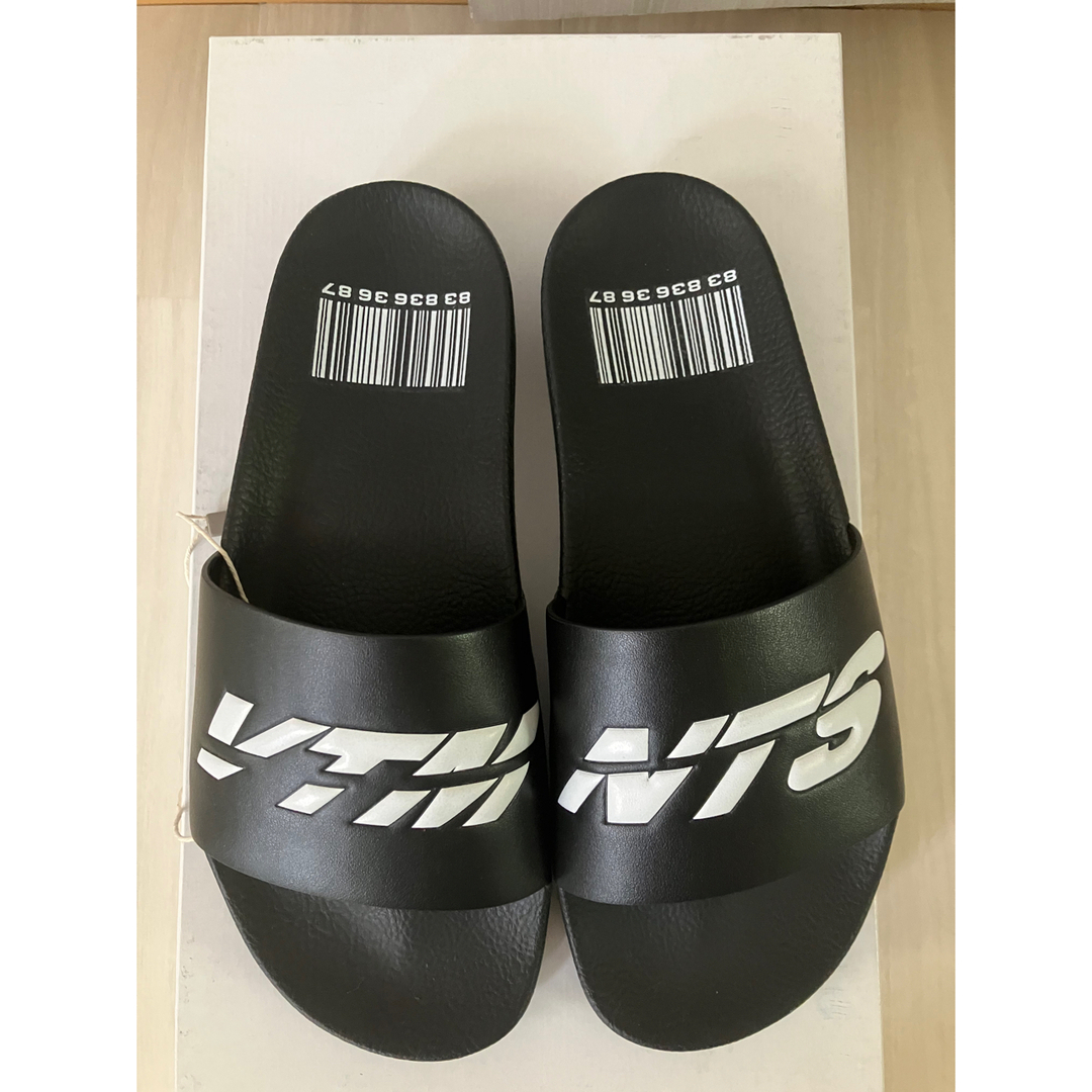 新品 《VETEMENTS》 ヴェトモン ビーチサンダル　36 黒