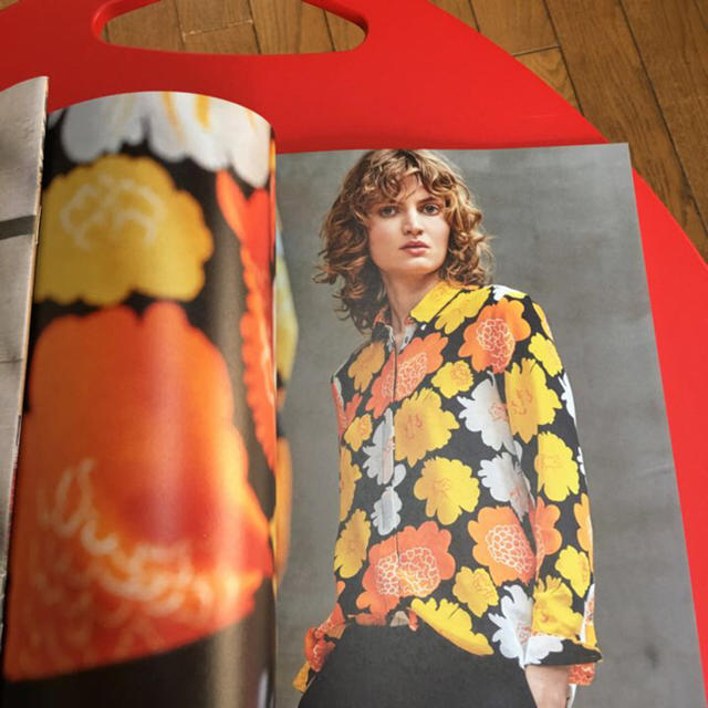 marimekko(マリメッコ)のマリメッコ 2016カタログ 2冊 ♪ エンタメ/ホビーの雑誌(ファッション)の商品写真