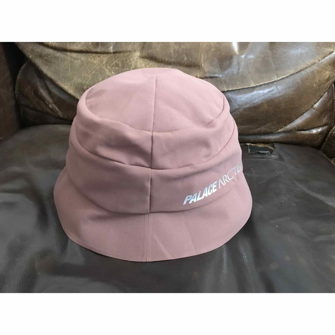 ARC'TERYX(アークテリクス)のARC’TERYX × PALACE SINSOLO HAT バケットハット メンズの帽子(ハット)の商品写真