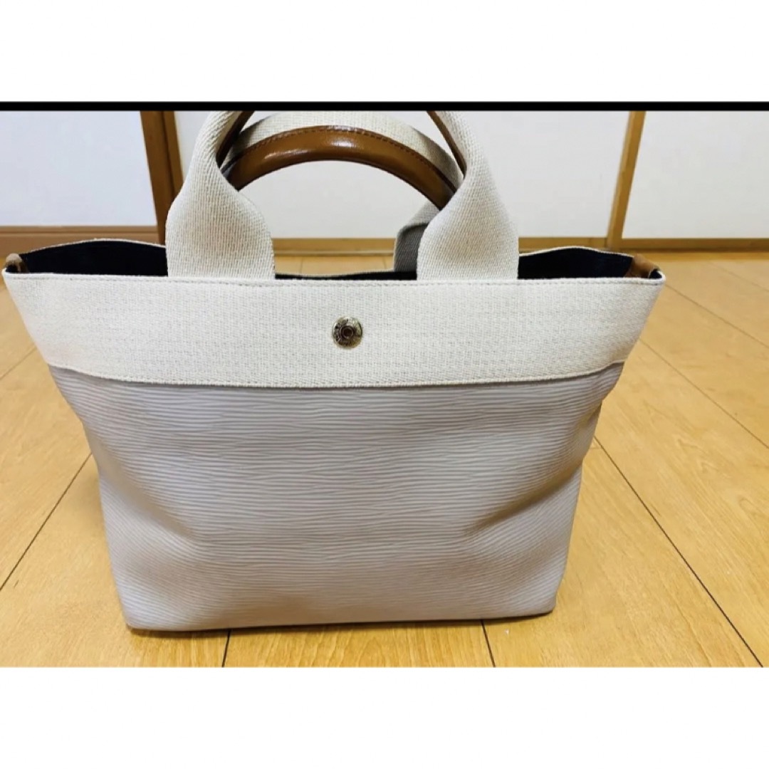 未使用近 リプルネオレザー ミニトートバッグ ペールベージュ