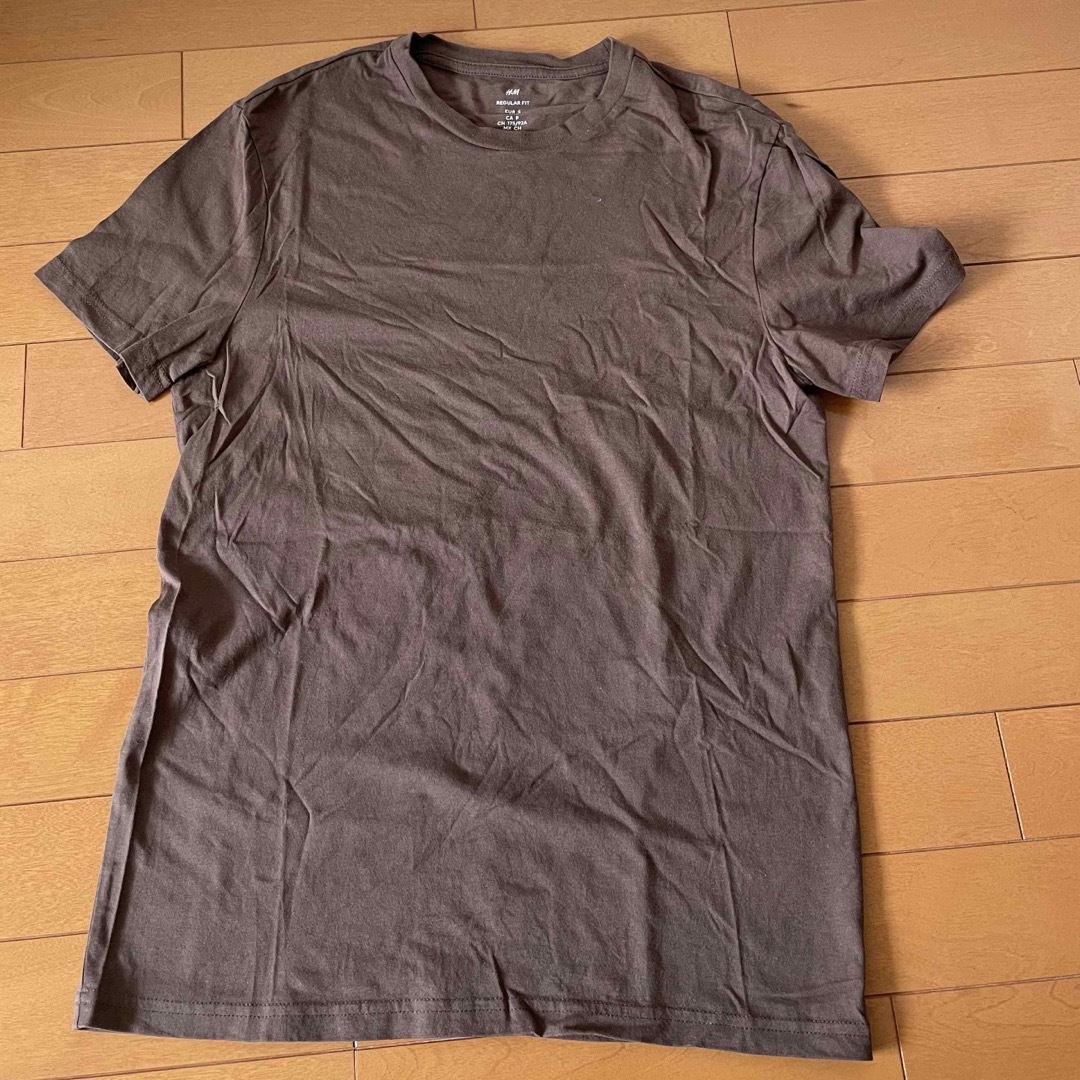 H&M(エイチアンドエム)のH&M  Tシャツ　ブラウン レディースのトップス(Tシャツ(半袖/袖なし))の商品写真