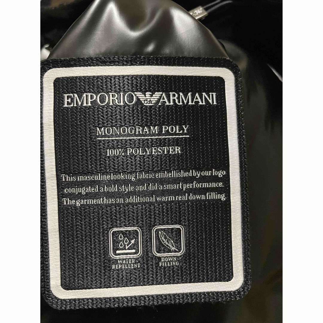 EMPORIO ARMANI イーグル ロゴ エンボス フード ダウンジャケット