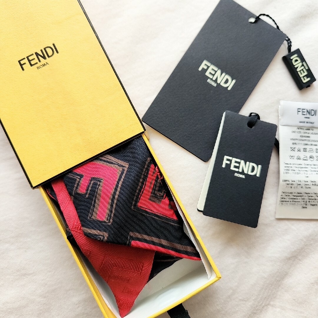 【正規品】生産・販売終了 入手困難 希少なFENDI ラッピー スカーフ