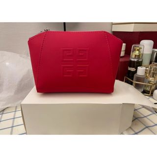 ジバンシィ(GIVENCHY)の　新品未使用　GIVENCHY（ジバンシー）ノベルティポーチ　レッド(ポーチ)