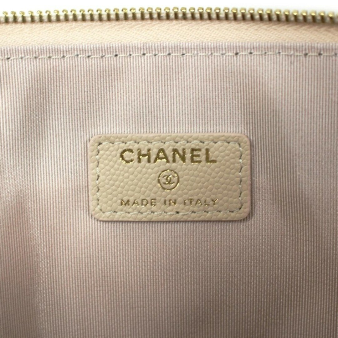 CHANEL Vステッチクラッチバック