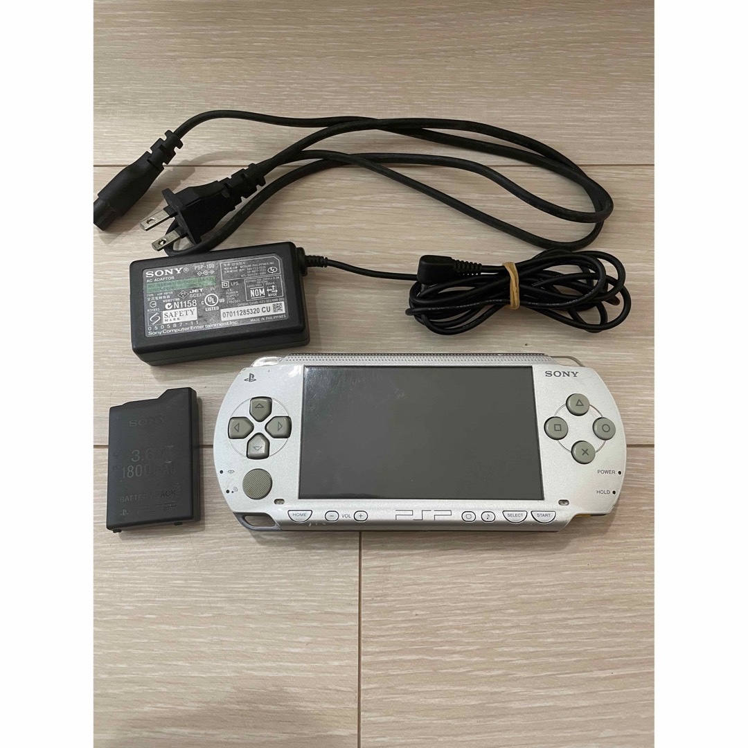 PlayStation Portable - PSP 1000 本体 シルバーの通販 by HIRO's shop ...