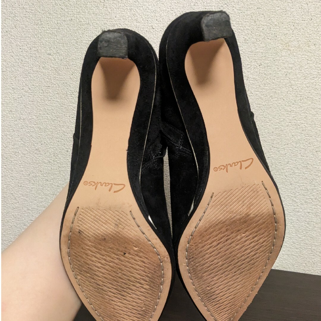 Clarks(クラークス)のClarksスエードブーティー　23.5cm　本皮 レディースの靴/シューズ(ブーツ)の商品写真