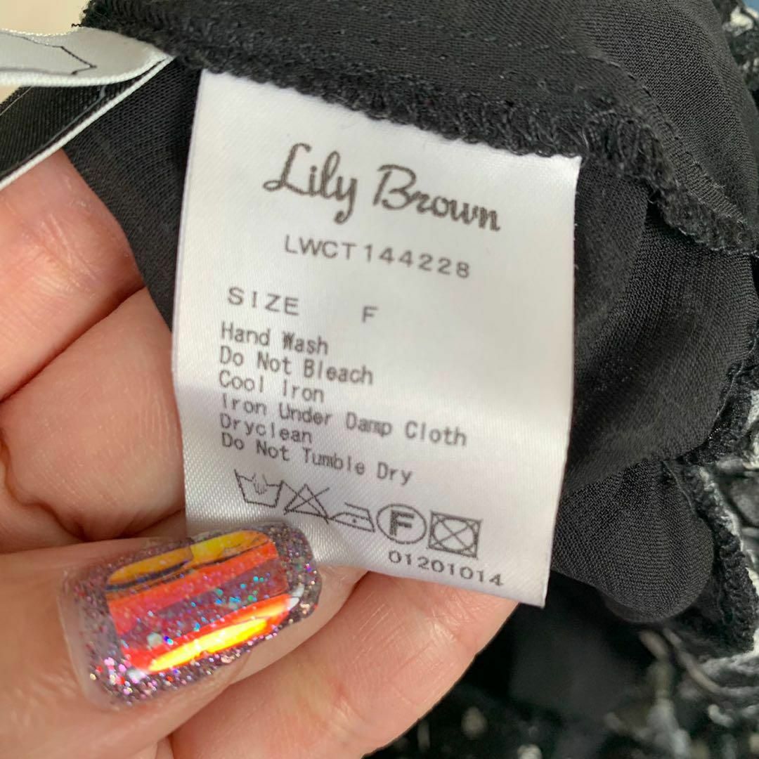 Lily Brown(リリーブラウン)のLily Browm リリーブラウン　ショート丈　ブラウス　ドット柄　Fサイズ レディースのトップス(Tシャツ(半袖/袖なし))の商品写真