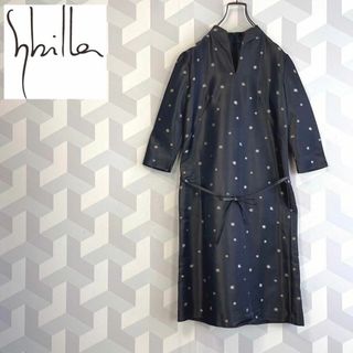 シビラ(Sybilla)の【シビラ】美品 サイズ40 刺繍 総柄 光沢感 ベルト 半袖 ワンピース 黒(ひざ丈ワンピース)