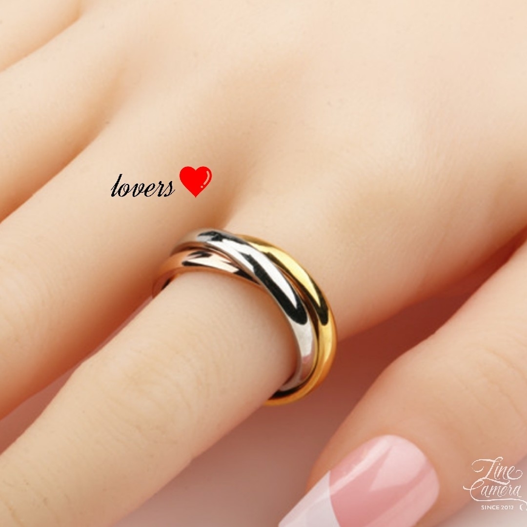 送料無料14号サージカルステンレス3色3連リングスリーカラートリニティリング指輪 レディースのアクセサリー(リング(指輪))の商品写真