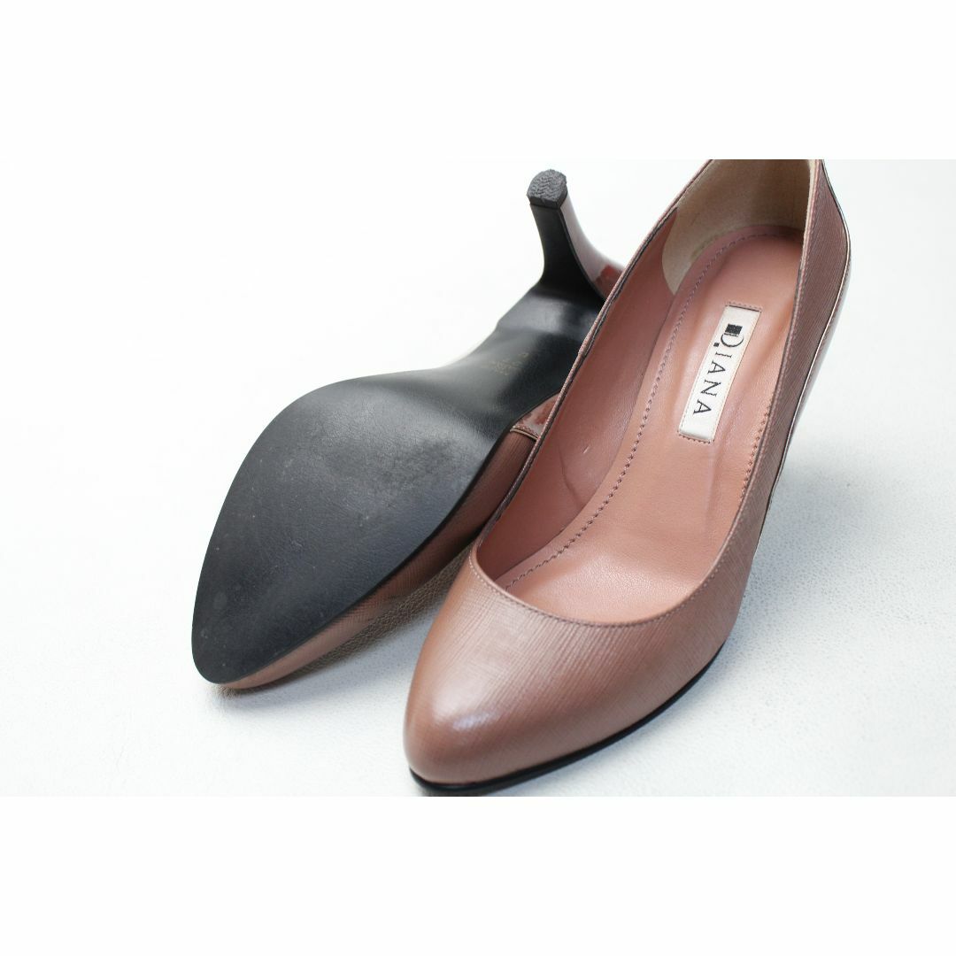 DIANA(ダイアナ)のDIANA ダイアナ ラウンドコンビパンプス(22ｃｍ)美品 レディースの靴/シューズ(ハイヒール/パンプス)の商品写真