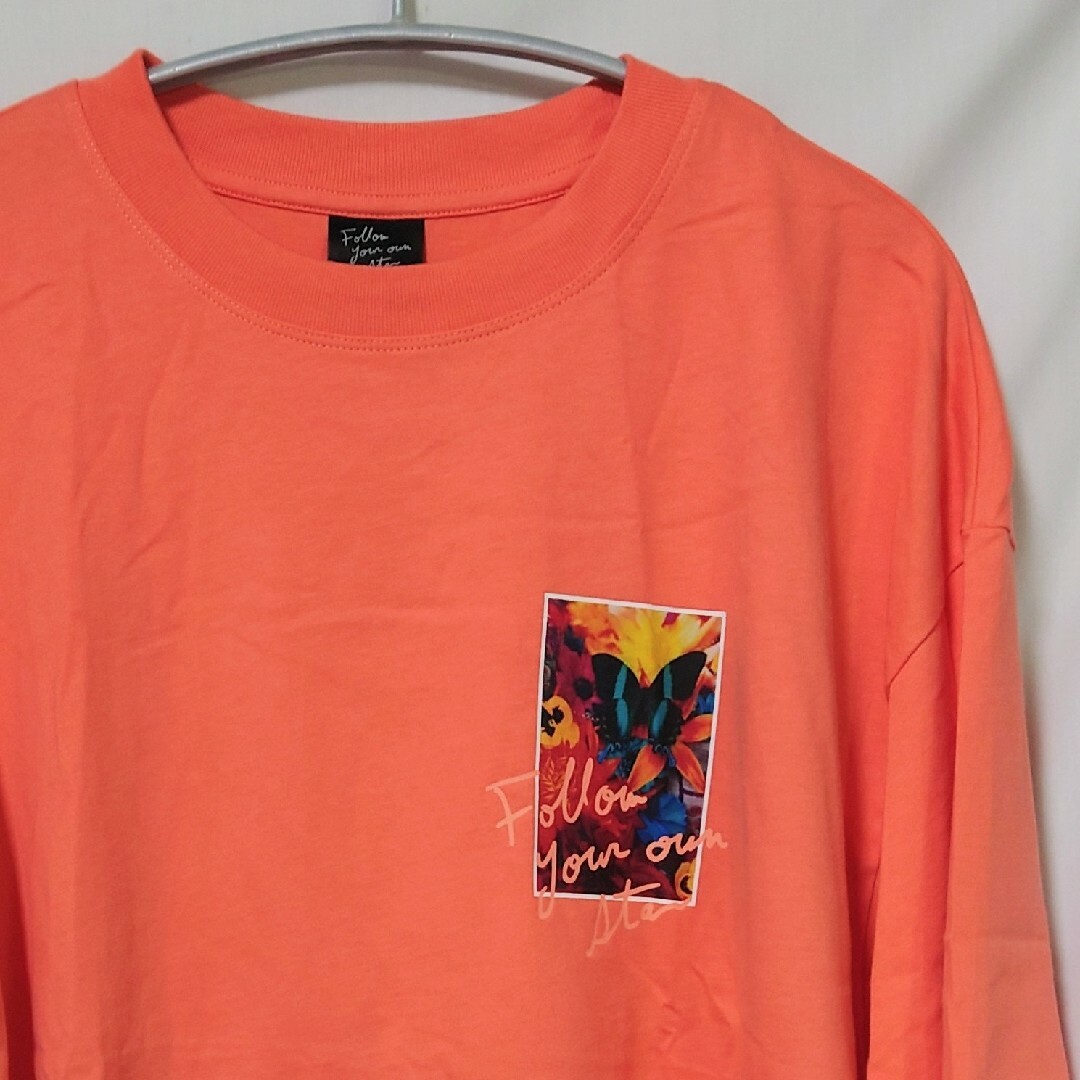 GU(ジーユー)の新品 未使用 GU 蜷川実花 クロップドグラフィックT 5分袖 L オレンジ レディースのトップス(Tシャツ(半袖/袖なし))の商品写真