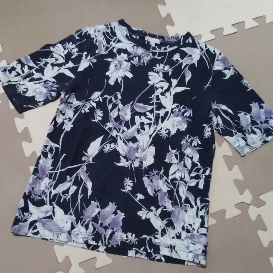 FELISSIMO(フェリシモ)のMサイズ　フェリシモ　サニークラウズ　総柄Tシャツ レディースのトップス(Tシャツ(半袖/袖なし))の商品写真