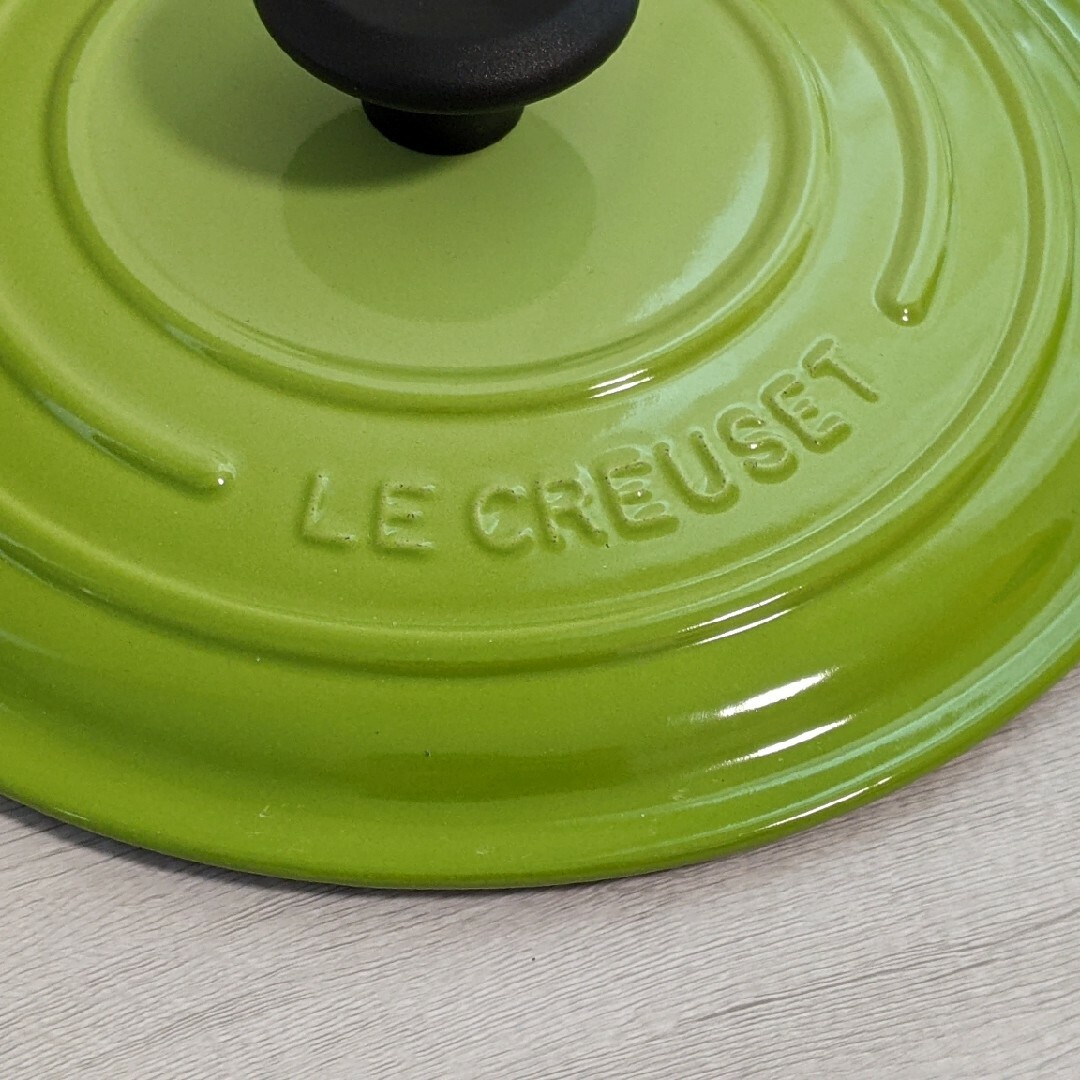 LE CREUSET(ルクルーゼ)のル・クルーゼ　シグニチャー　ココット・ロンド　24cm インテリア/住まい/日用品のキッチン/食器(鍋/フライパン)の商品写真