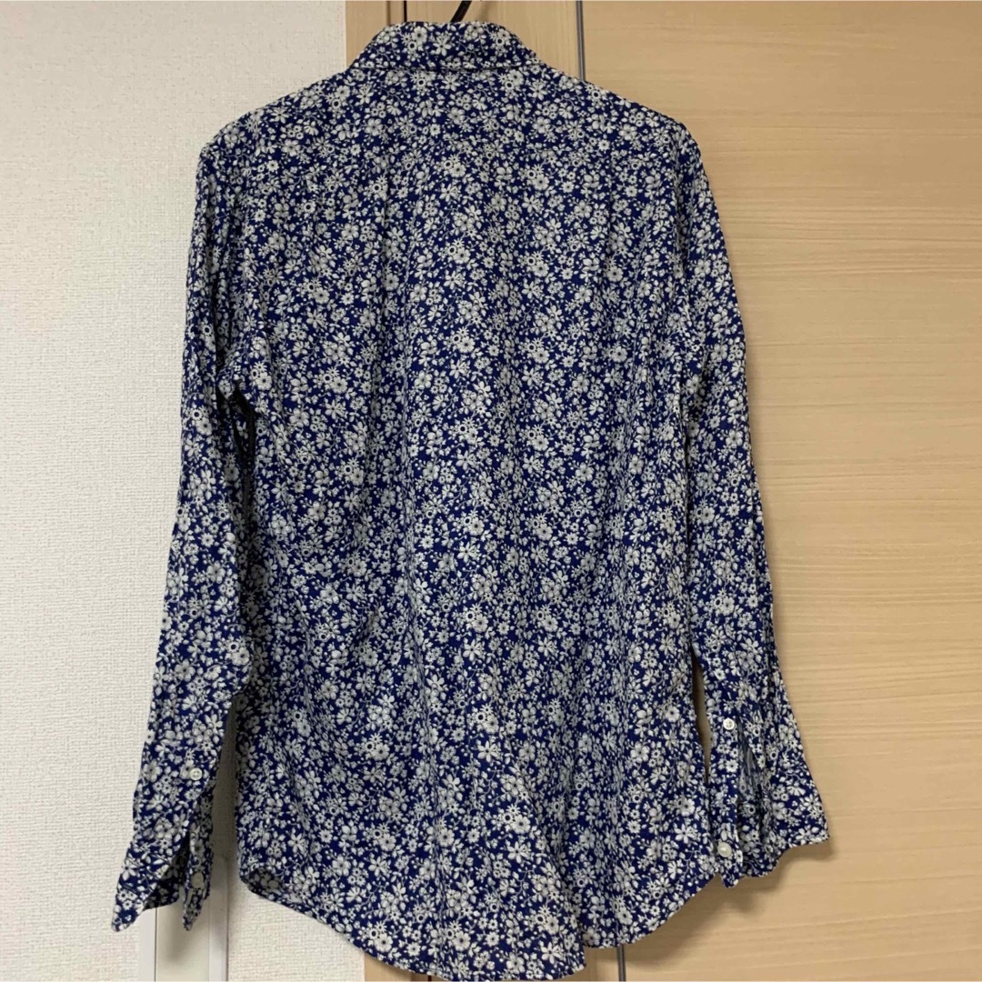 UNIQLO(ユニクロ)のユニクロ　メンズシャツ　長袖　花柄　Mサイズ メンズのトップス(シャツ)の商品写真